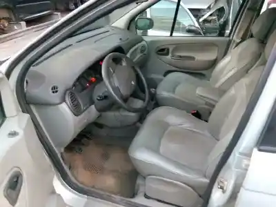 Scrapping Vehicle renault scenic (ja..) 1.9 dci authentique of the year 2001 powered f9q k7