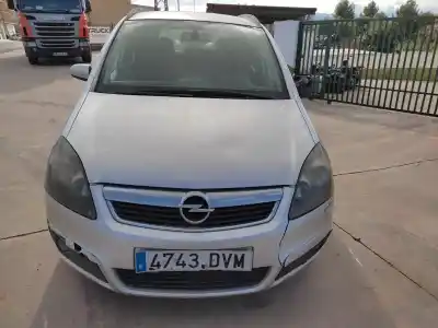 Veicolo di demolizione OPEL ZAFIRA B Cosmo dell'anno 2006 alimentato Z19DTH