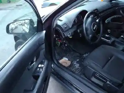 Veículo de Sucata audi a4 berlina (8e) 2.5 v6 24v tdi do ano 2001 alimentado ake