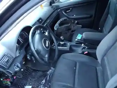 Veículo de Sucata audi a4 berlina (8e) 2.5 v6 24v tdi do ano 2001 alimentado ake