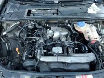 Veículo de Sucata audi a4 berlina (8e) 2.5 v6 24v tdi do ano 2001 alimentado ake