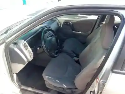 Sloopvoertuig nissan primera hatchback (p11) 2.0 td van het jaar 2000 aangedreven cd20t