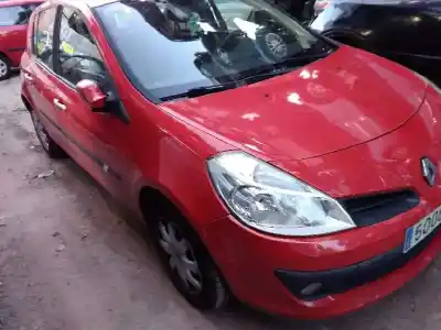 Veículo de Sucata renault                                            clio iii                                                                                                                                                                                                                                                   dynamique                                                                                                                                                                                                                                                  do ano 2008 alimentado d4f h7