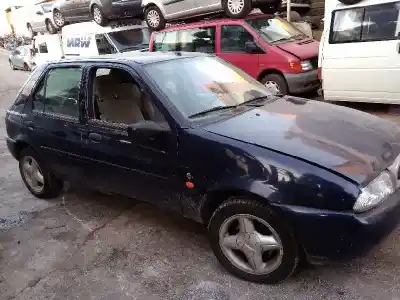 Veículo de Sucata ford fiesta berlina ghia do ano 1996 alimentado fha