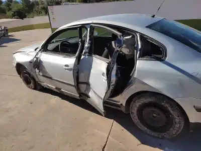 Veículo de Sucata volkswagen passat berlina (3b2) comfortline do ano 1997 alimentado afn