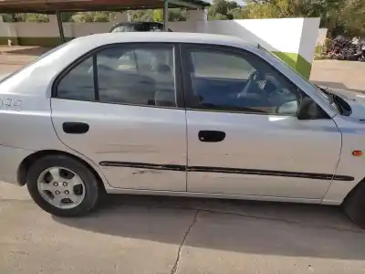 Sloopvoertuig hyundai accent (lc) gl 4p van het jaar 2001 aangedreven g4ea