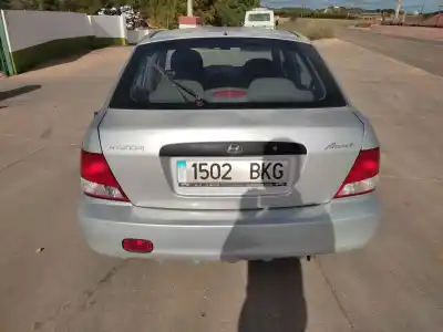 Sloopvoertuig hyundai accent (lc) gl 4p van het jaar 2001 aangedreven g4ea