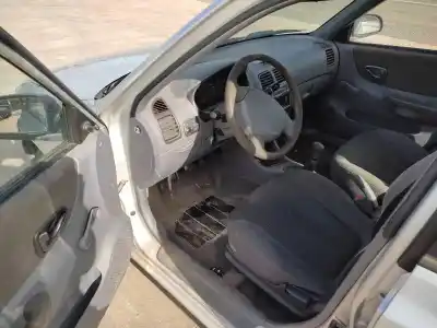 Sloopvoertuig hyundai accent (lc) gl 4p van het jaar 2001 aangedreven g4ea