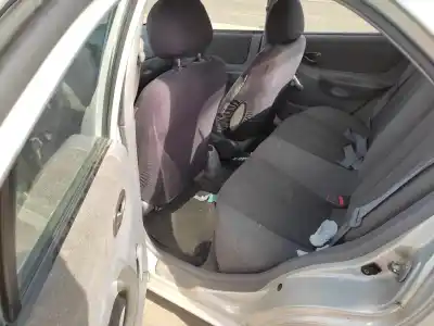 Sloopvoertuig hyundai accent (lc) gl 4p van het jaar 2001 aangedreven g4ea