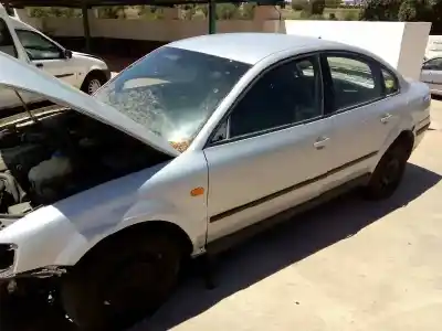 Vehicul casat volkswagen passat berlina (3b2) básico al anului 1998 alimentat 