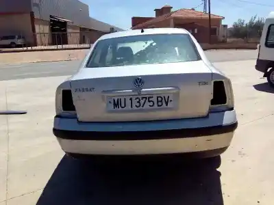 Vehicul casat volkswagen passat berlina (3b2) básico al anului 1998 alimentat 