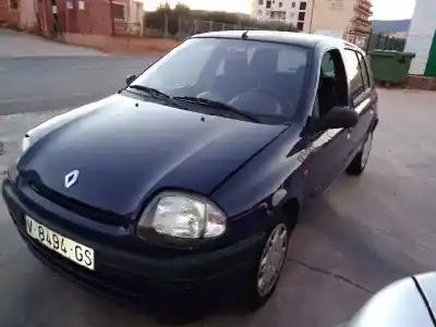 Здавання транспортного засобу renault clio ii fase i (b/cbo) 1.2 року 1999 потужний d7f