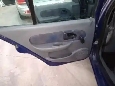 Здавання транспортного засобу renault clio ii fase i (b/cbo) 1.2 року 1999 потужний d7f