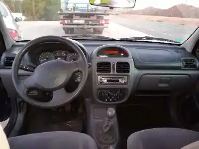 Здавання транспортного засобу renault clio ii fase i (b/cbo) 1.2 року 1999 потужний d7f