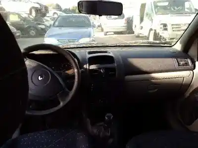 Здавання транспортного засобу renault clio ii fase ii (b/cb0) dynamique року 2003 потужний 