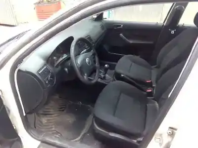 Veicolo di demolizione volkswagen golf iv berlina (1j1) conceptline dell'anno 1998 alimentato akl