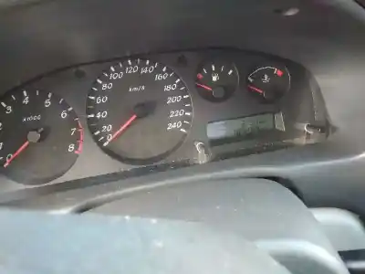 Veículo de Sucata nissan almera (n16/e) ambience do ano 2001 alimentado qg15