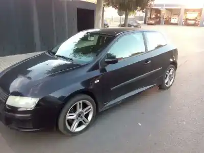Véhicule à la ferraille fiat stilo (192) 1.9 jtd cat de l'année 2003 alimenté 192a1000