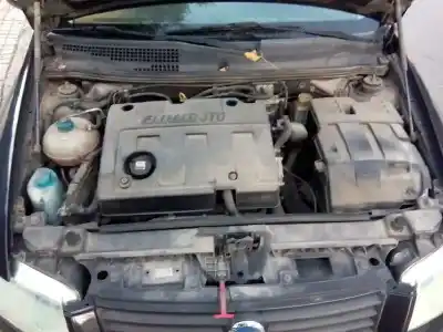 Véhicule à la ferraille fiat stilo (192) 1.9 jtd cat de l'année 2003 alimenté 192a1000
