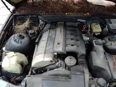 Veículo de Sucata BMW SERIE 3 BERLINA (E36) 325i do ano 1992 alimentado 