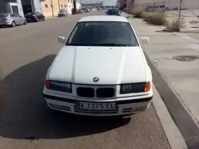Veículo de Sucata bmw serie 3 berlina (e36) 318i do ano 1993 alimentado 18-4-e-1