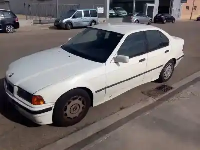 Veículo de Sucata bmw serie 3 berlina (e36) 318i do ano 1993 alimentado 18-4-e-1