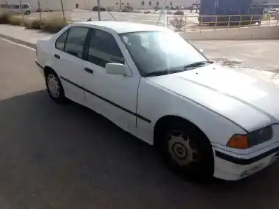 Veículo de Sucata bmw serie 3 berlina (e36) 318i do ano 1993 alimentado 18-4-e-1