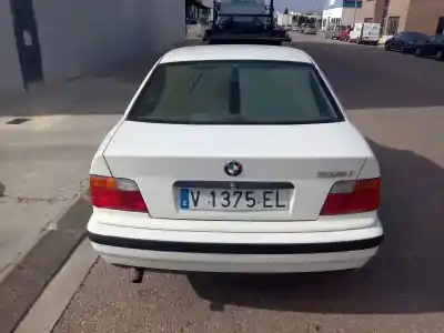 Veículo de Sucata bmw serie 3 berlina (e36) 318i do ano 1993 alimentado 18-4-e-1
