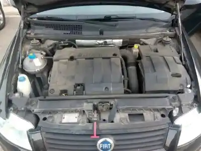 Véhicule à la ferraille FIAT STILO (192) 1.6 16V de l'année 2005 alimenté 182B6000