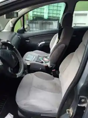 Véhicule à la ferraille citroen c3 1.4 hdi exclusive de l'année 2004 alimenté 8hx