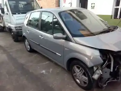 Scrapping Vehicle renault scenic ii authentique of the year 2004 powered f9q d8