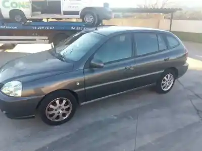 Veicolo di demolizione kia rio ipanema berlina dell'anno 2004 alimentato a3d