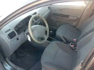 Veicolo di demolizione kia rio ipanema berlina dell'anno 2004 alimentato a3d