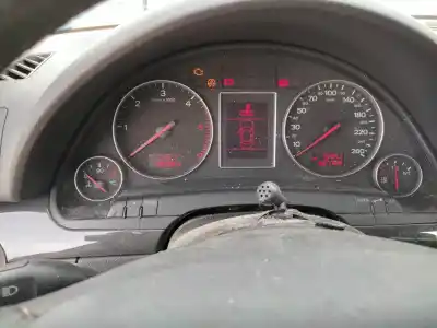 Veículo de Sucata audi a4 berlina (8e) 1.9 tdi (96kw) do ano 2004 alimentado avf