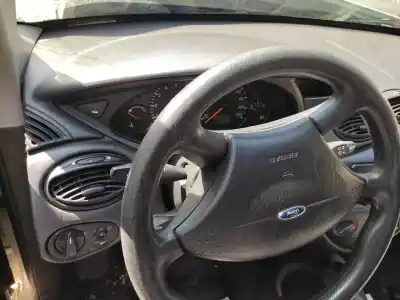 Veículo de Sucata ford focus turnier (cak) ambiente do ano 2001 alimentado fydb