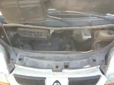 Veículo de Sucata RENAULT TRAFIC COMBI (AB 4.01) 6 - plazas (L2H1) acristalado parcial 2.9t Combi largo do ano 2004 alimentado F9Q U760