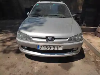 Veículo de Sucata peugeot 306 break boulebard do ano 2001 alimentado rhy
