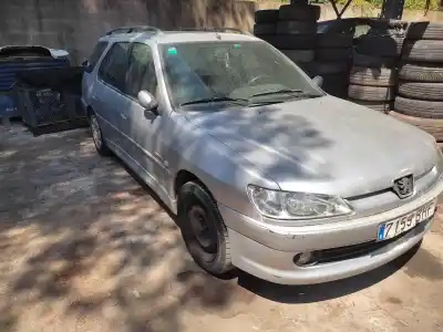 Veículo de Sucata peugeot 306 break boulebard do ano 2001 alimentado rhy