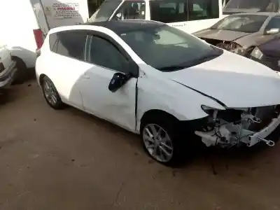 Veículo de Sucata toyota auris live do ano 2014 alimentado 1zr