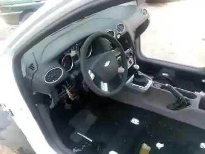 Veicolo di demolizione ford focus berlina (cap) ambiente (d) dell'anno 2009 alimentato q7da