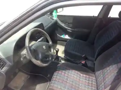 Véhicule à la ferraille peugeot 306 break style de l'année 1998 alimenté wjz