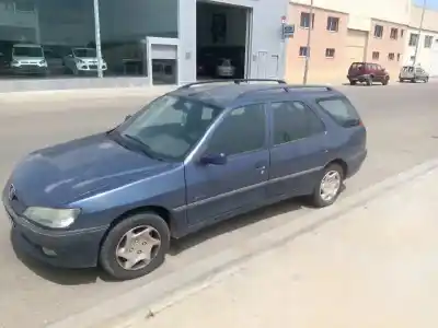 Véhicule à la ferraille peugeot 306 break style de l'année 1998 alimenté wjz