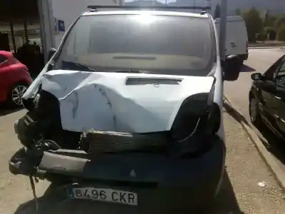 Veículo de Sucata RENAULT TRAFIC COMBI (AB 4.01) Passenger Authentique Combi corto do ano 2003 alimentado F9Q U7