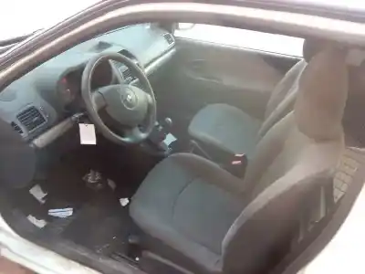 Здавання транспортного засобу renault clio ii fase ii (b/cb0) authentique року 2004 потужний k9k a7