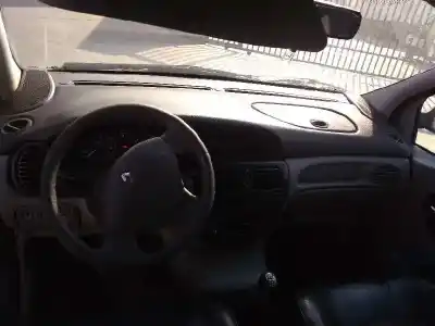 Veículo de Sucata renault scénic i monospace (ja0/1_, fa0_) 1.9 dti (ja1u) do ano 2002 alimentado f9q q7