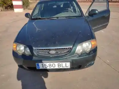 Veicolo di demolizione KIA SHUMA II 1.6 LS 4 Berlina dell'anno 2001 alimentato S6D