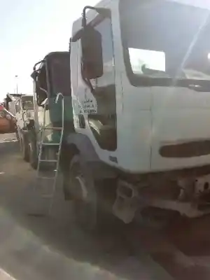 Veículo de Sucata renault premium distribution fas 4x2 cabina larga do ano 2000 alimentado dci 11g