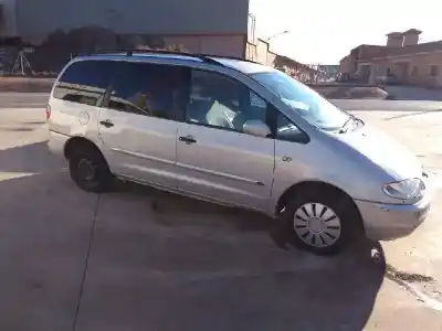 Sloopvoertuig ford galaxy (vx) clx van het jaar 1999 aangedreven ahu