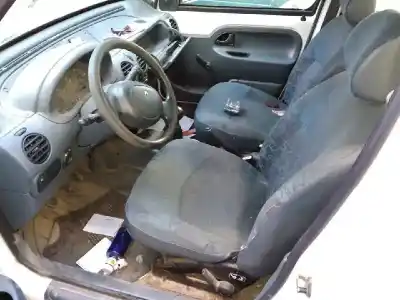 Здавання транспортного засобу renault kangoo (f/kc0) authentique року 2001 потужний f8q p6