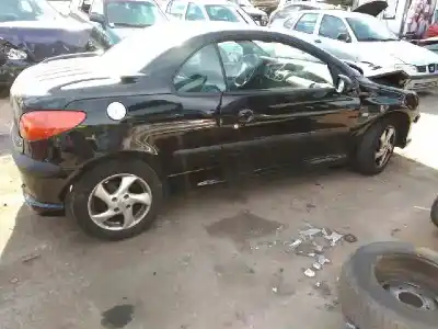 Veicolo di demolizione peugeot 206 cc cc dell'anno 2002 alimentato nfu